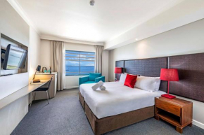 Resort Style King Pad with Sparkling Sea Views, Darwin